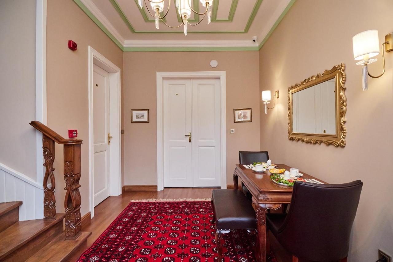 Отель White Palace Old Boutique 5*