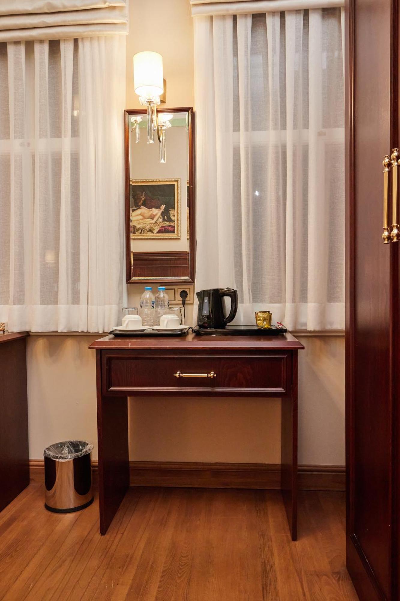 Отель White Palace Old Boutique 5*